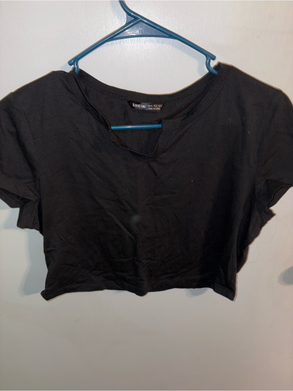SHEIN Black Cropped Notch Neck Tee